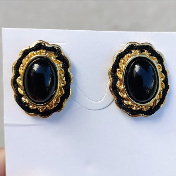 Vintage Black Stud Earrings - Picture 1 of 4